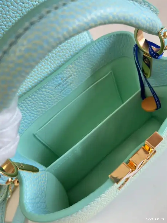 First bag ru MINI VUITTON LOUIS CAPUCINES 0523